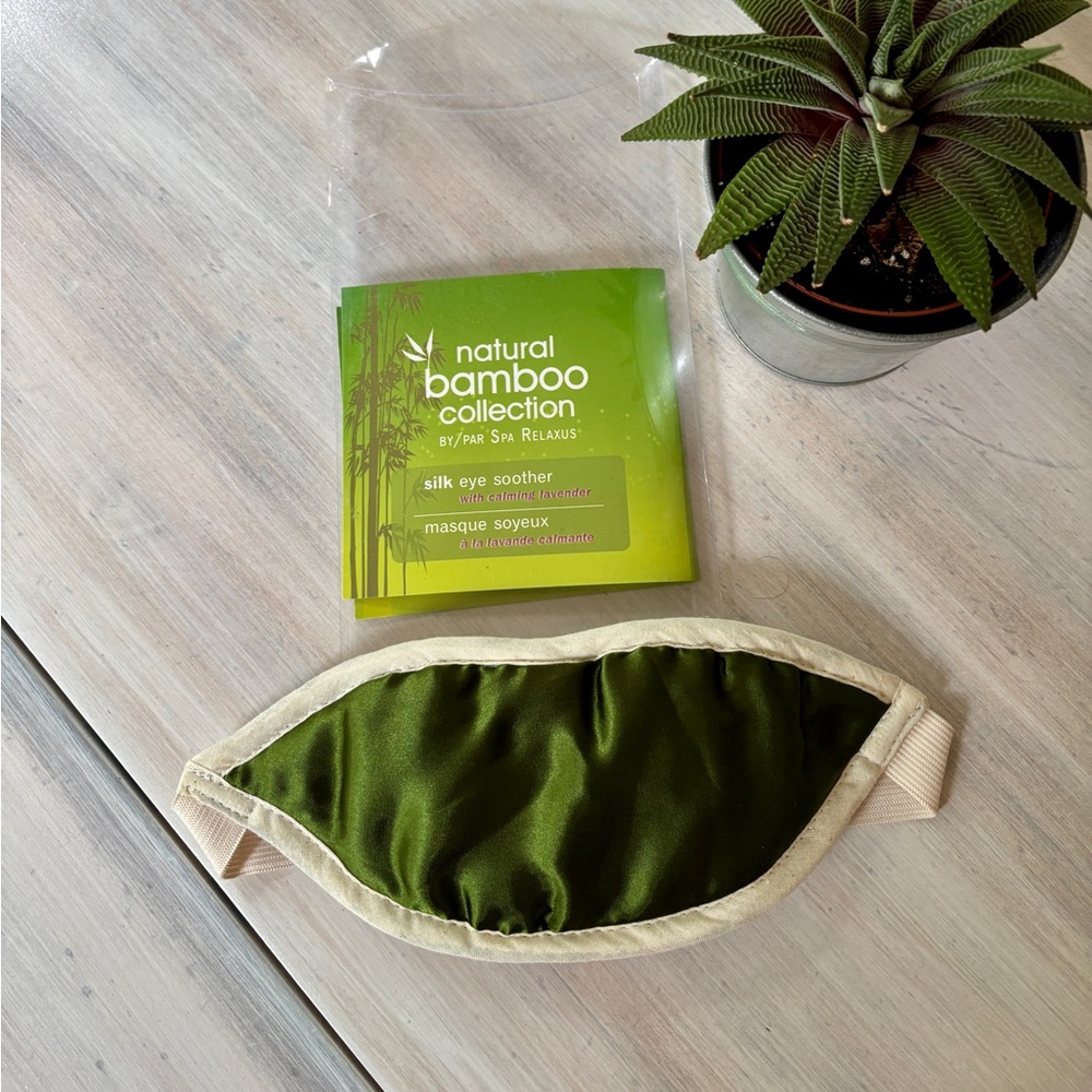 NWT Natural Bamboo Collection Silk Eye Mask with Lavender